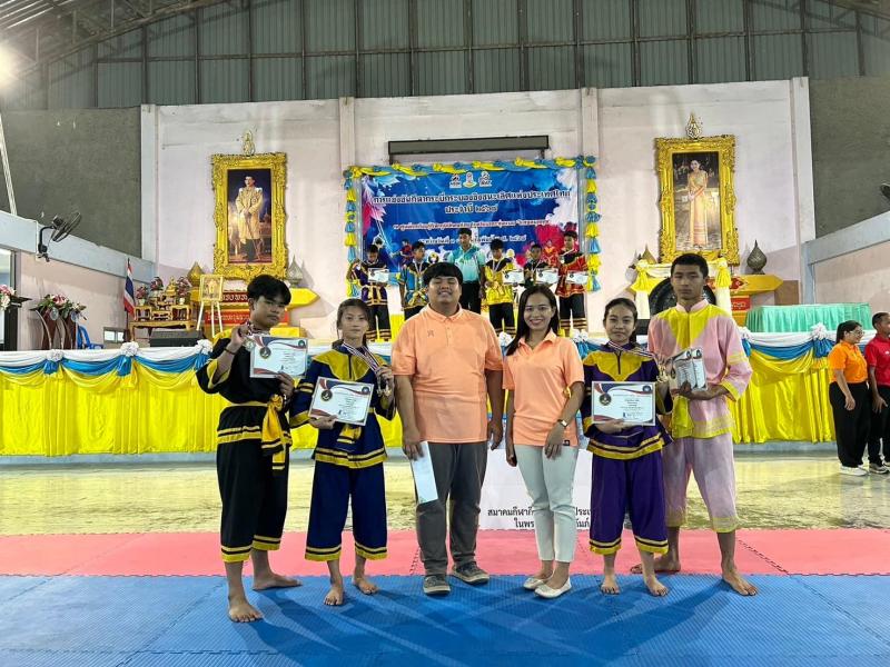 ภาพข่าวนักกีฬากระบี่กระบองโรงเรียนจ่านกร้อง ที่ได้รับรางวัลการแข่งขันกีฬากระบี่กระบอง  ชิงชนะเลิศแห่งประเทศไทย ประจำปี 2566